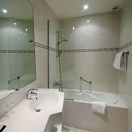 מלון Du Pre 3*