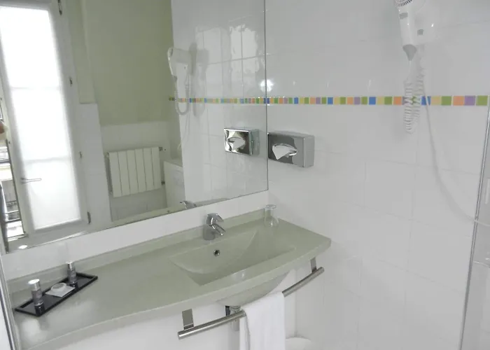 Отель Du Pre 3*